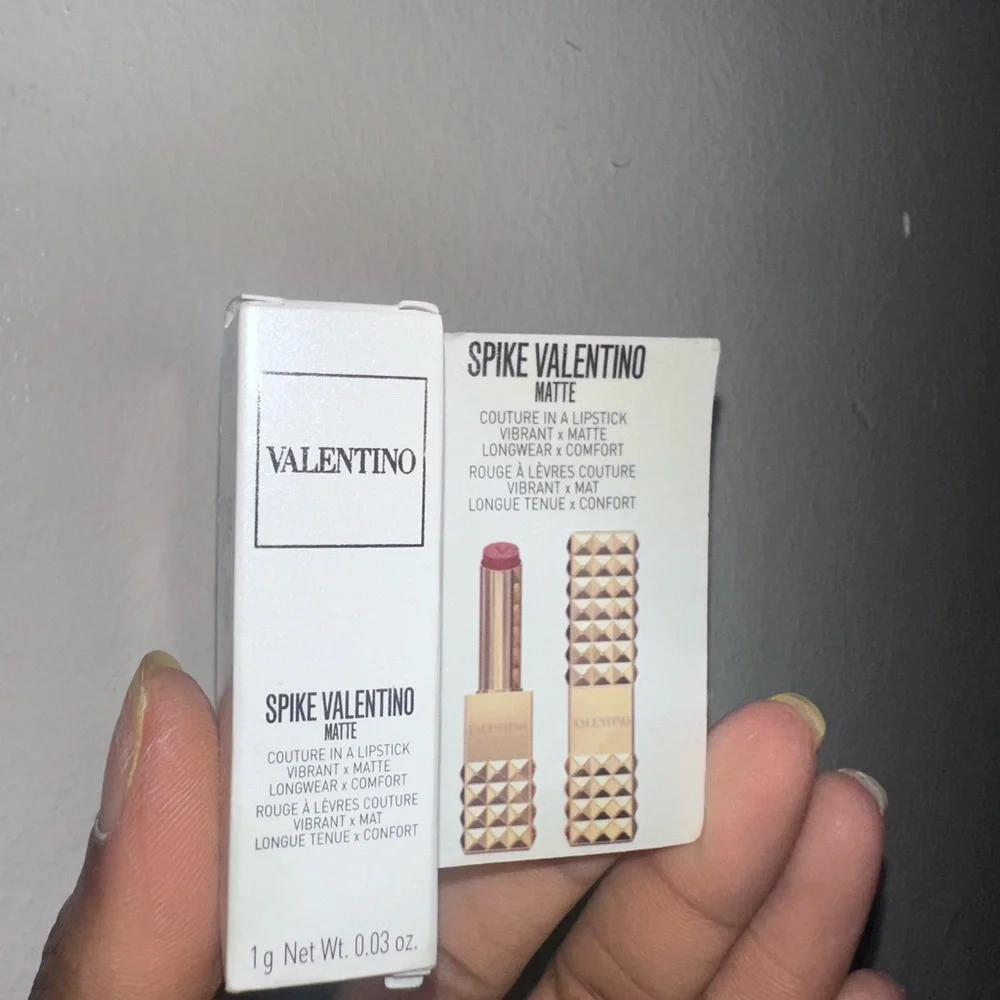 Valentino Spike Valentino Matte Lipstick In 134R Couture In The Streets 1g Mini